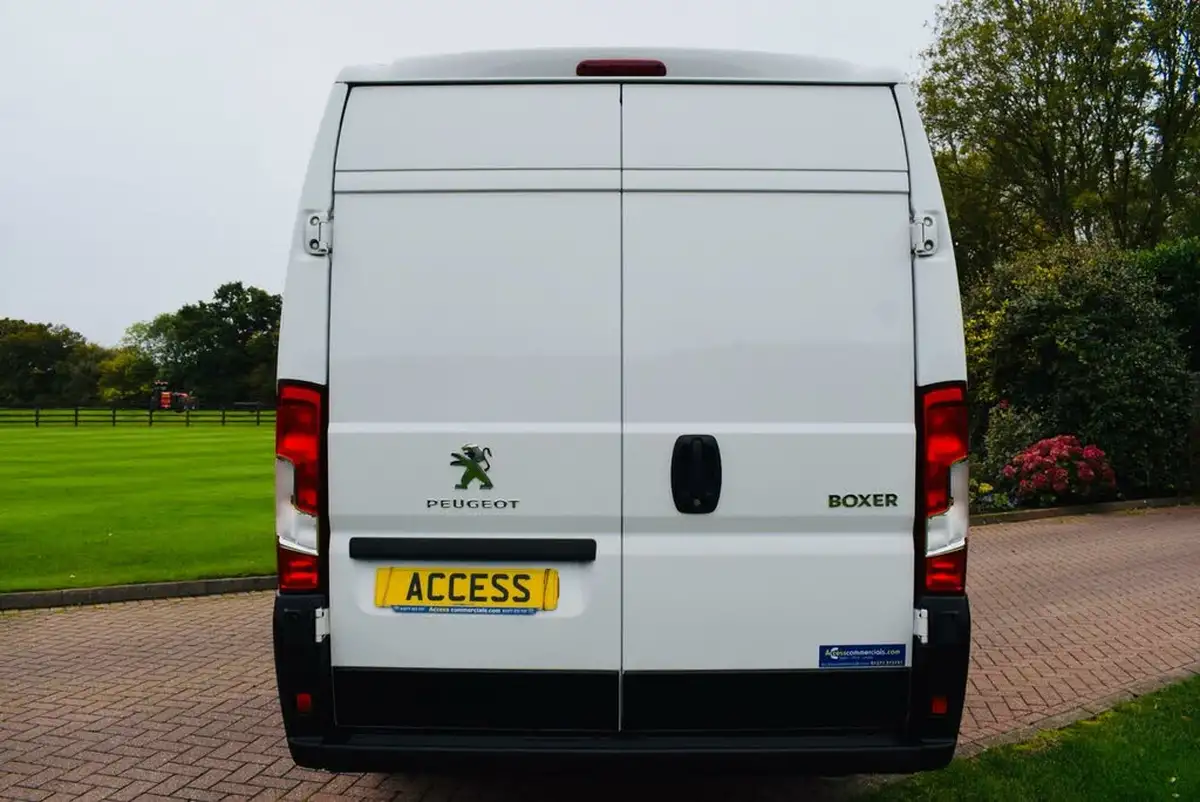2022-peugeot-boxer-22-bluehdi-professional-435-l4-h2-big-6