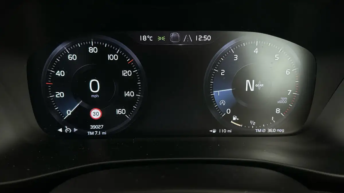 2021-volvo-xc40-15-t3-momentum-161bhp-big-17