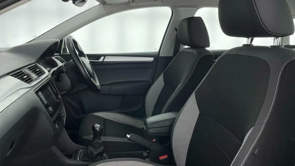 2018-skoda-rapid-spaceback-10-tsi-se-tech-109ps-big-36