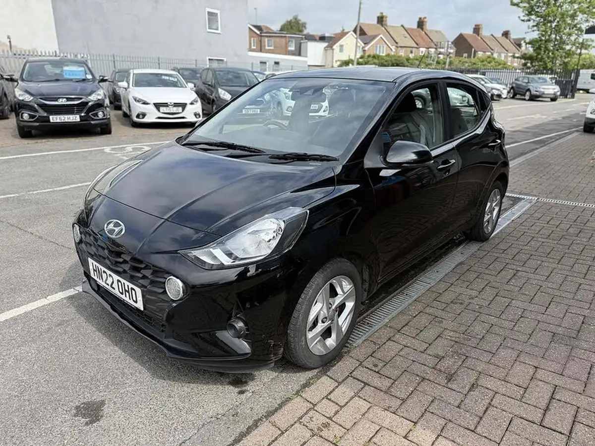 2022-hyundai-i10-10-se-connect-big-2