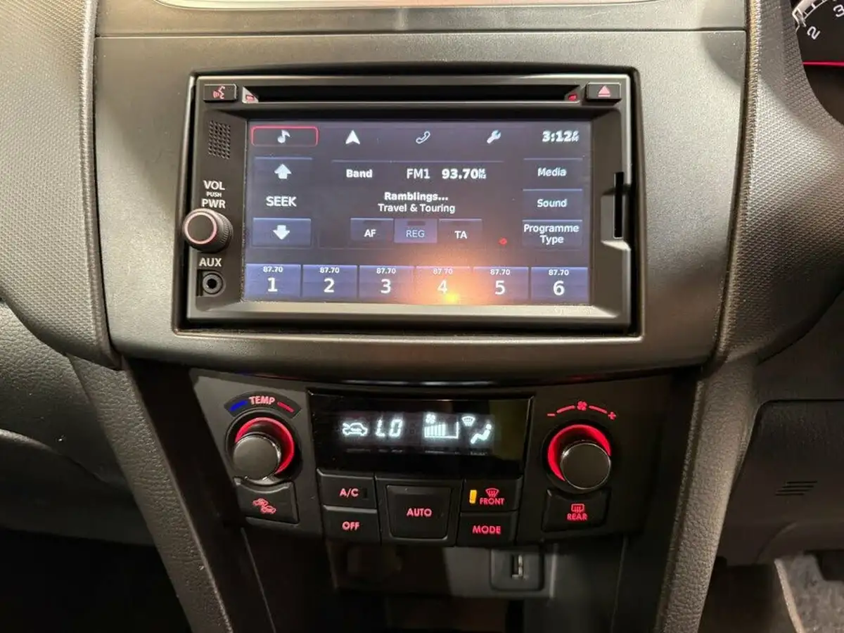 2014-suzuki-swift-12-sz4-94ps-nav-5d-at-big-19