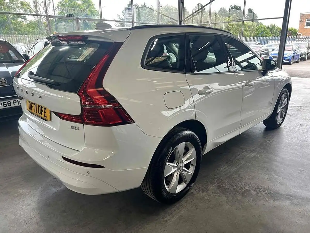 2021-volvo-xc60-20-b5-momentum-big-3