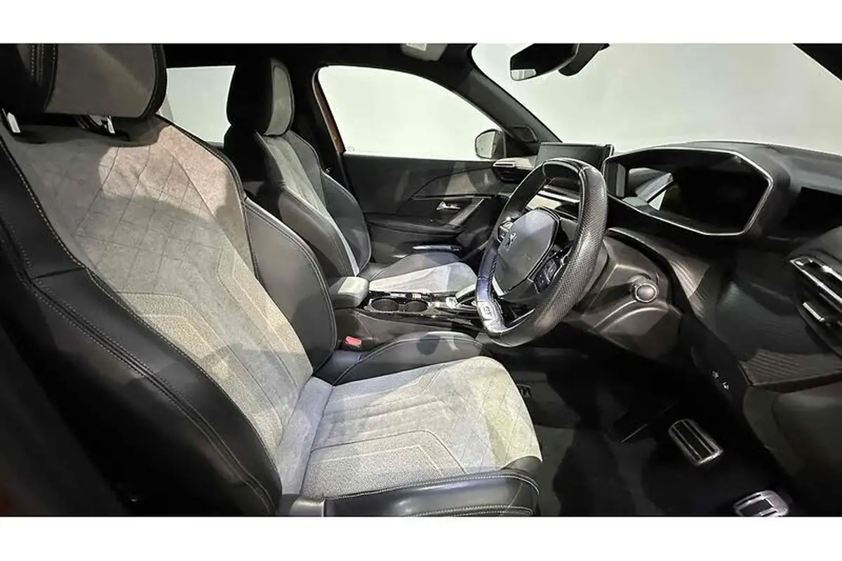 2021-peugeot-2008-suv-e-gt-premium-big-25