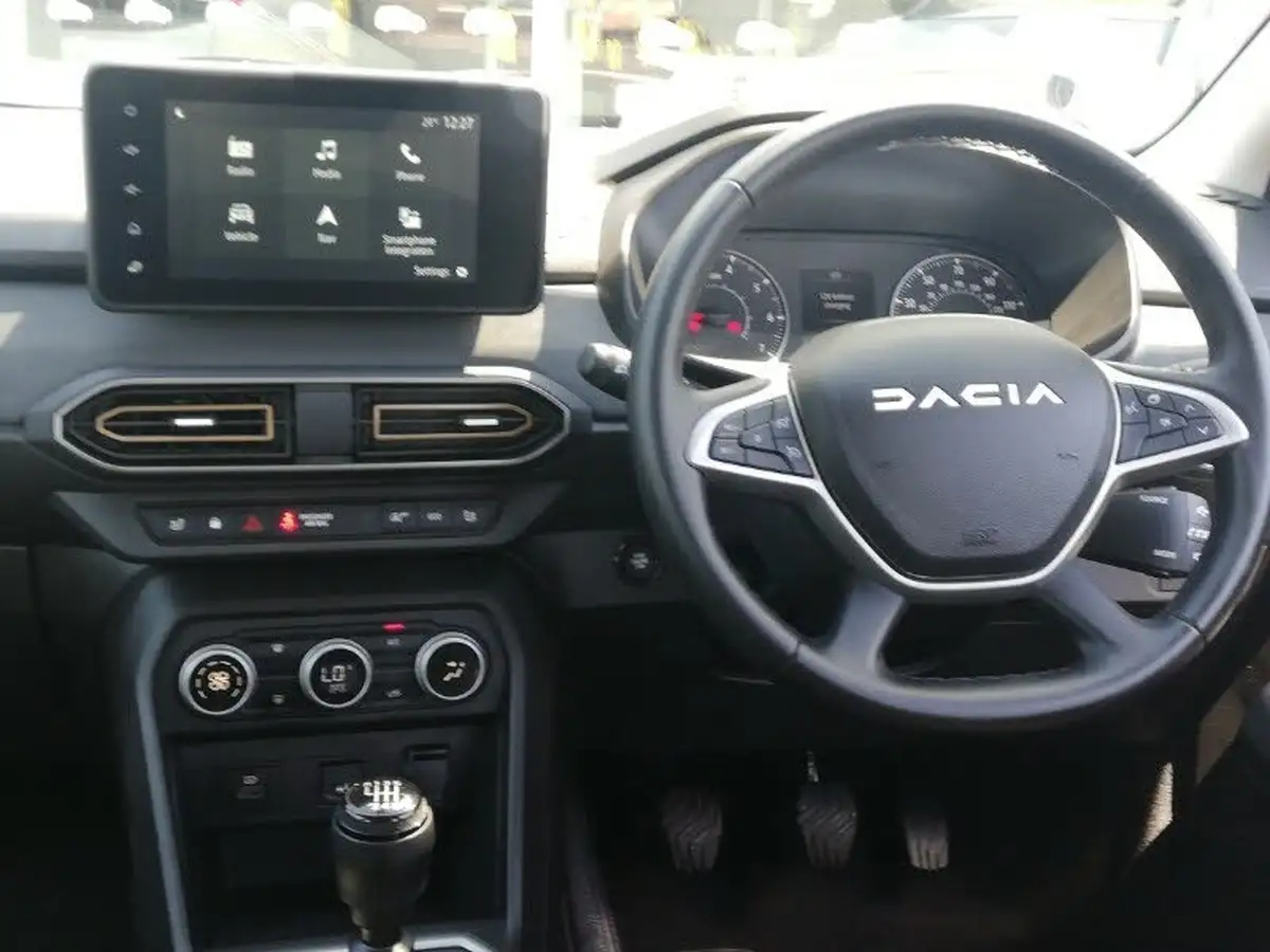 2024-dacia-sandero-stepway-10-tce-extreme-90bhp-big-6