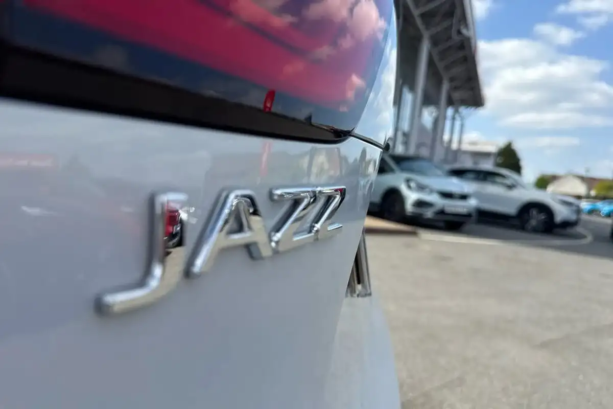 2022-honda-jazz-15-i-mmd-ex-107ps-big-14