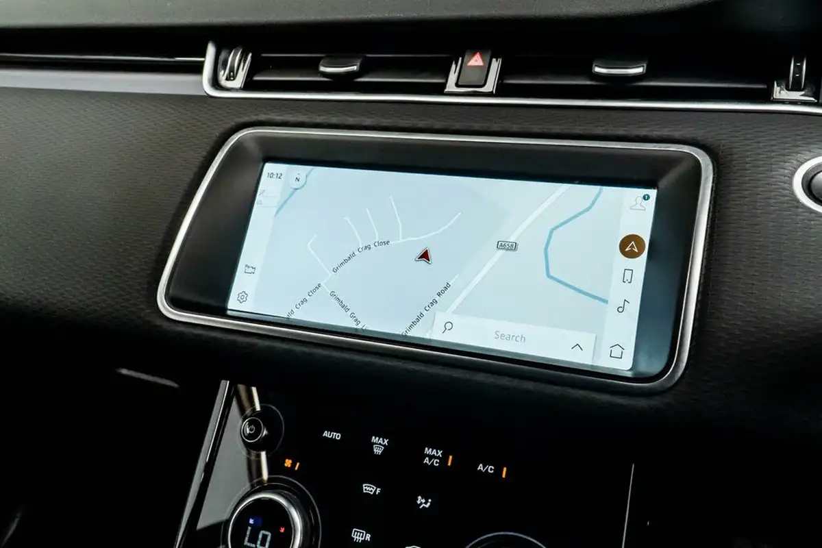 2021-land-rover-range-rover-evoque-15-p300e-s-big-22