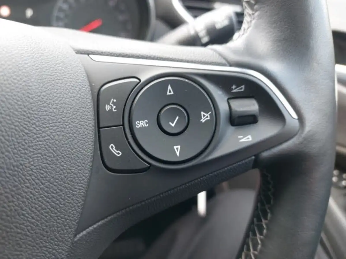 2022-vauxhall-crossland-12-elite-edition-130ps-auto-big-17