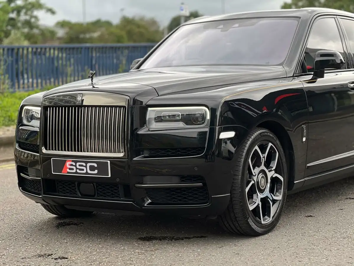 2020-rolls-royce-cullinan-675-black-badge-big-52