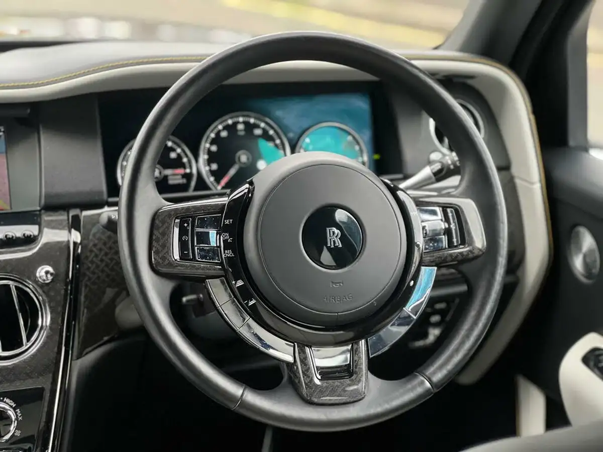 2020-rolls-royce-cullinan-675-black-badge-big-28