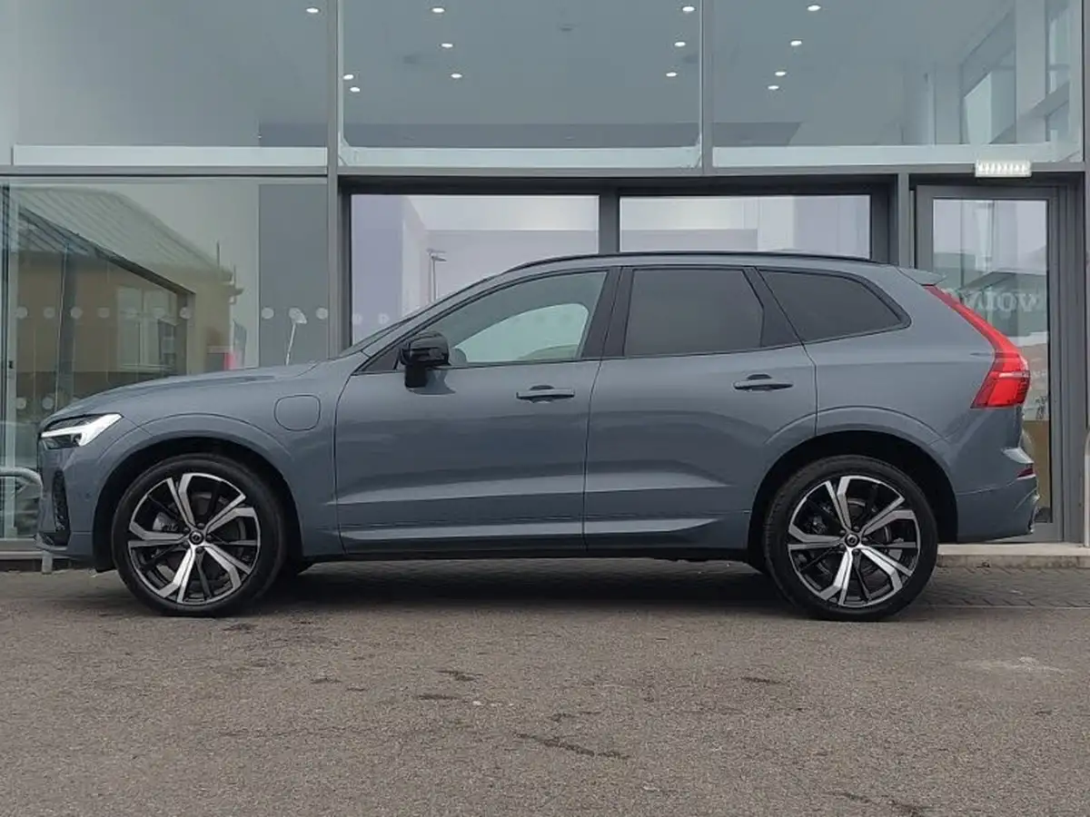 2024-volvo-xc60-20-t8-ultimate-dark-big-3