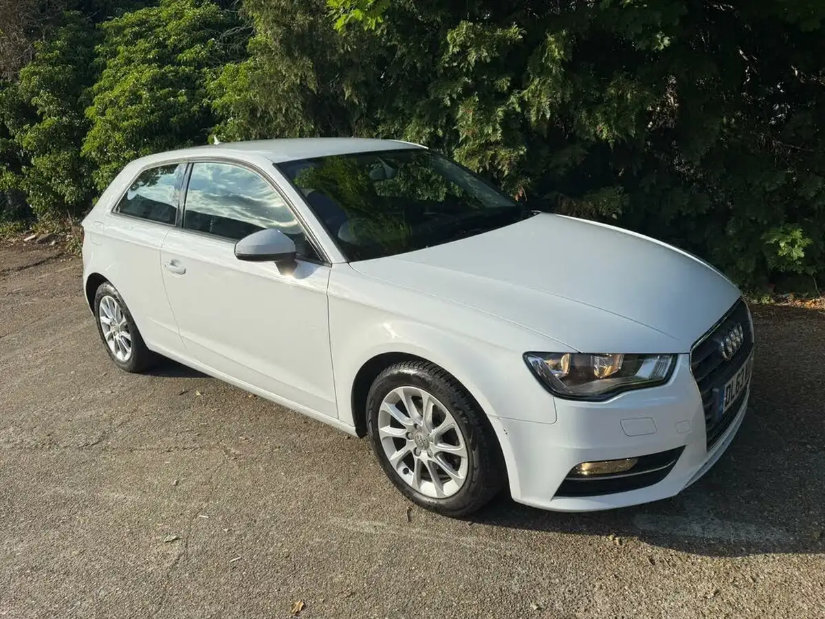 2014-audi-a3-14-se-122ps-hatchback-3d-big-3