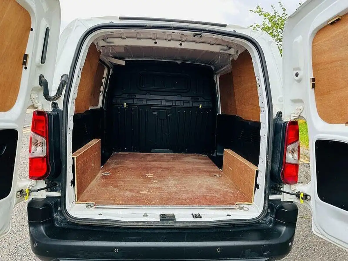 2020-peugeot-partner-15-bluehdi-1000-professional-100ps-eu6dt-panel-big-13