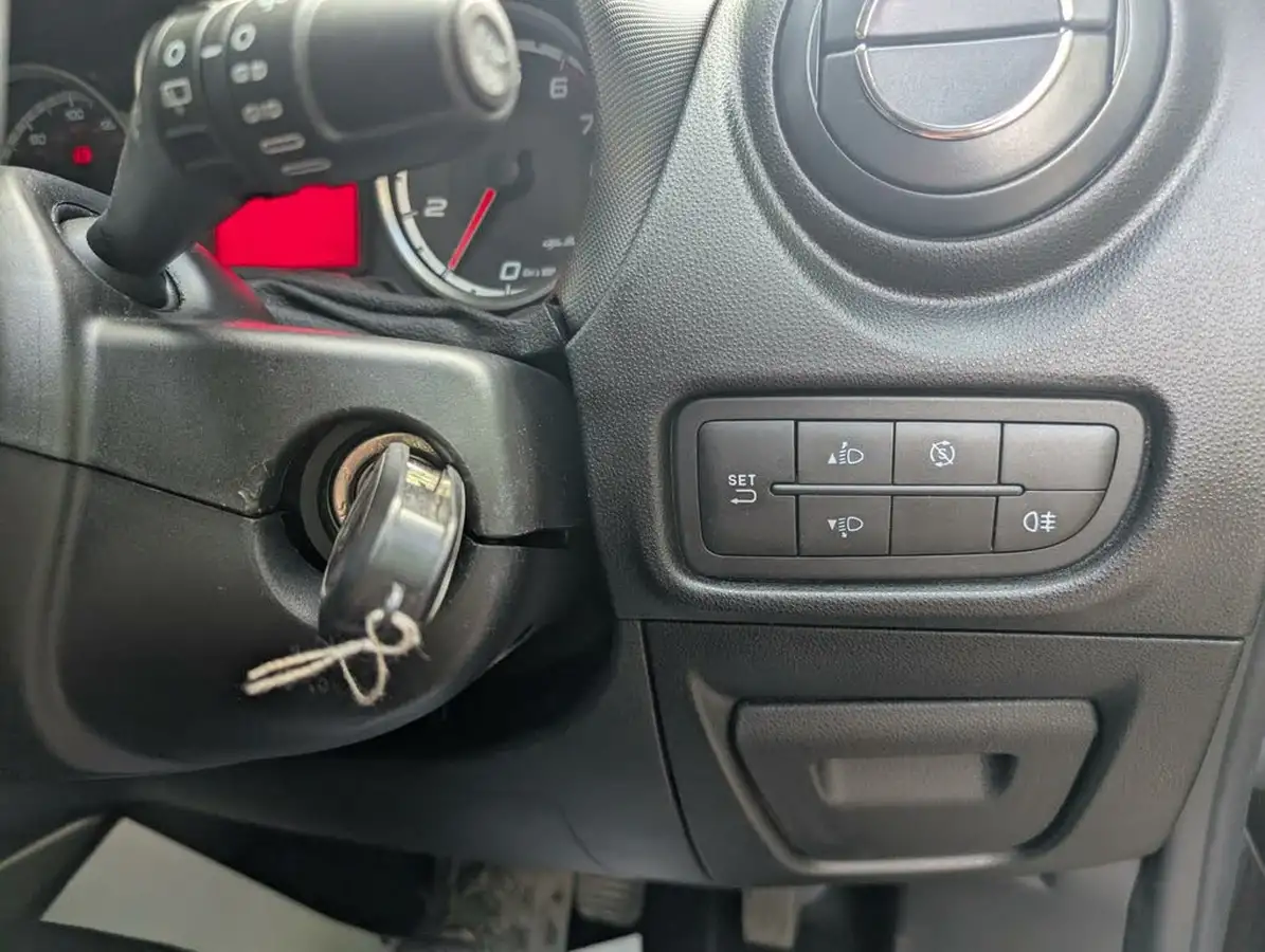 2019-alfa-romeo-mito-09-big-15