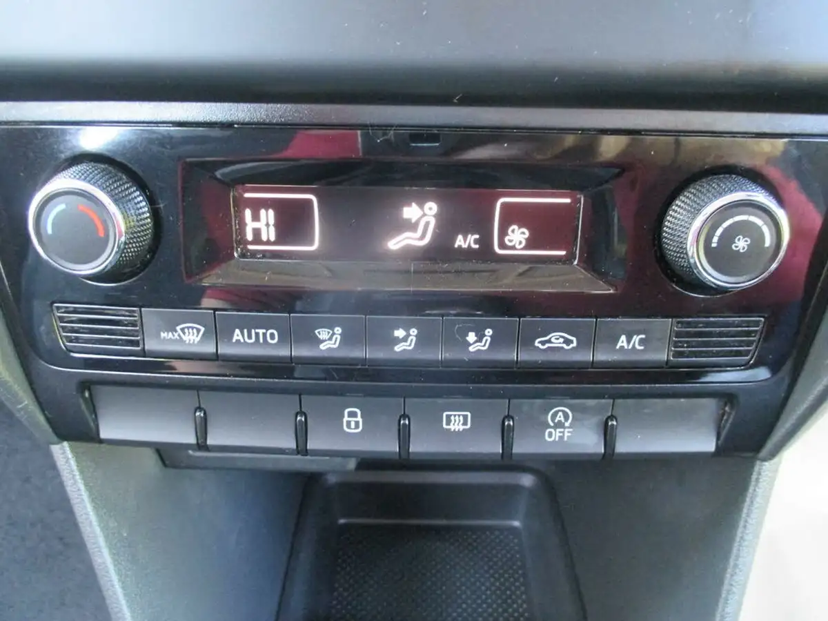 2018-skoda-rapid-spaceback-10-tsi-se-tech-95ps-ss-big-18