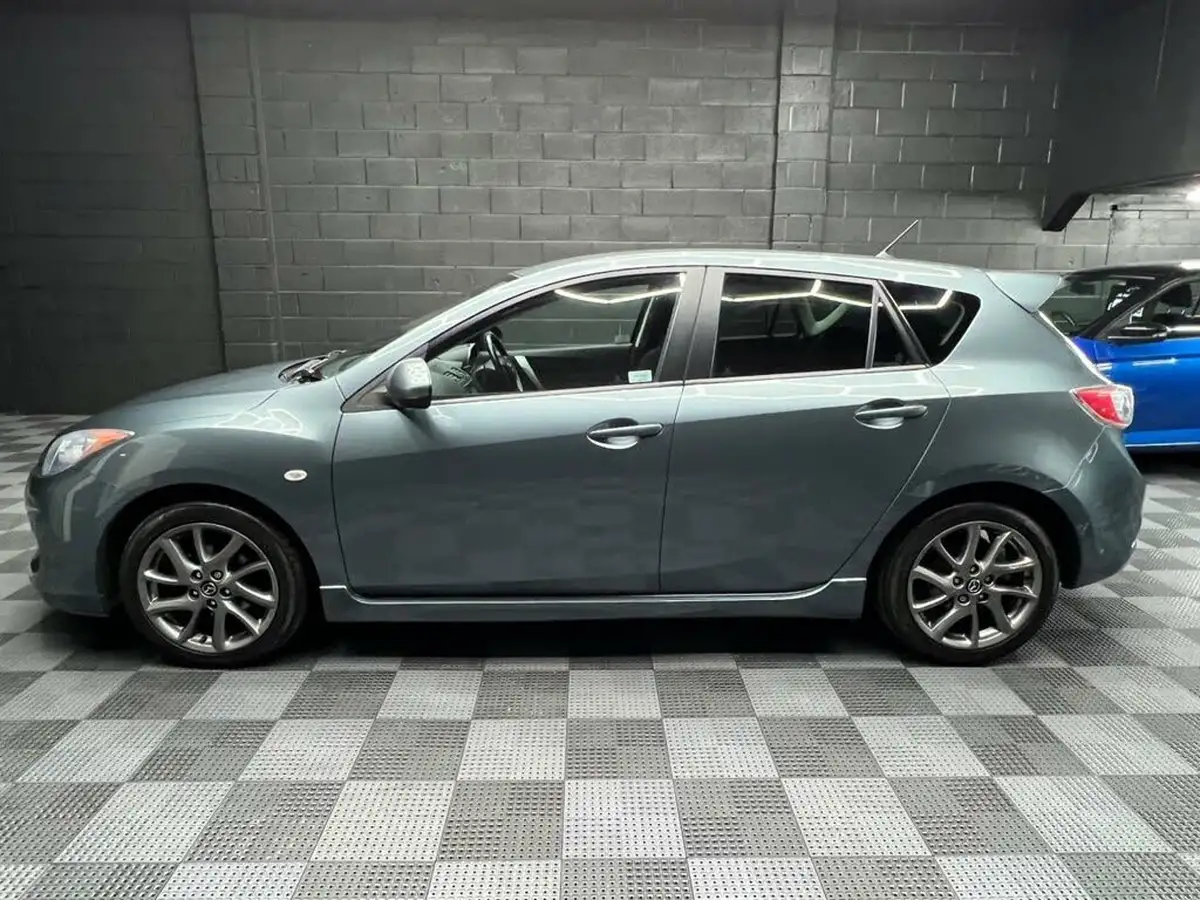 2013-mazda-mazda3-16-venture-edition-big-5