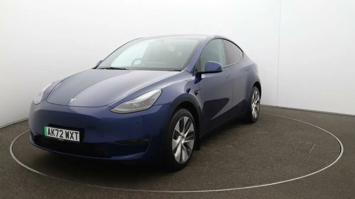 2022-tesla-model-y-e-long-range-big-37