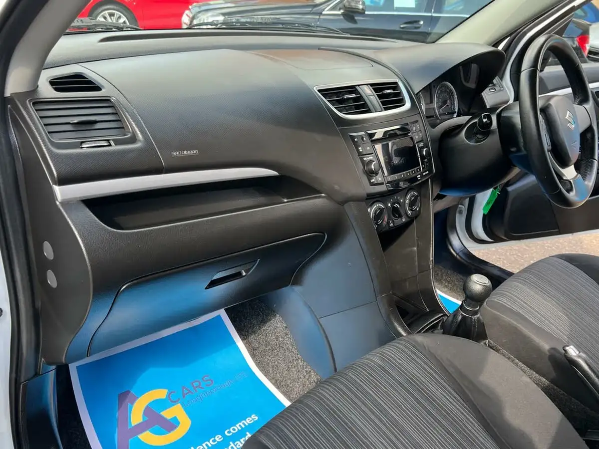 2017-suzuki-swift-12-sz2-5d-big-45