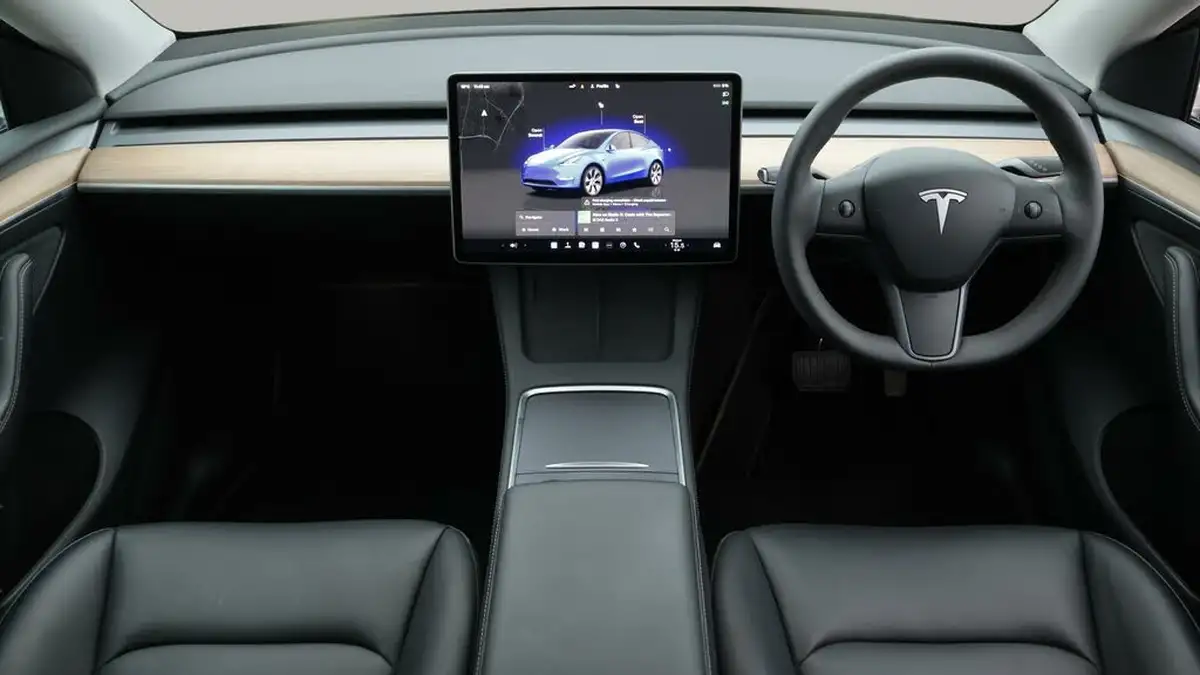 2022-tesla-model-y-e-long-range-big-13