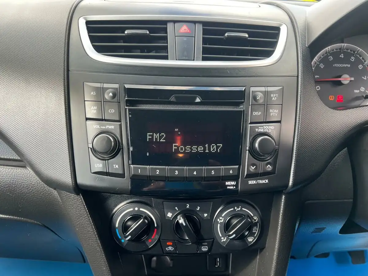 2017-suzuki-swift-12-sz2-5d-big-21