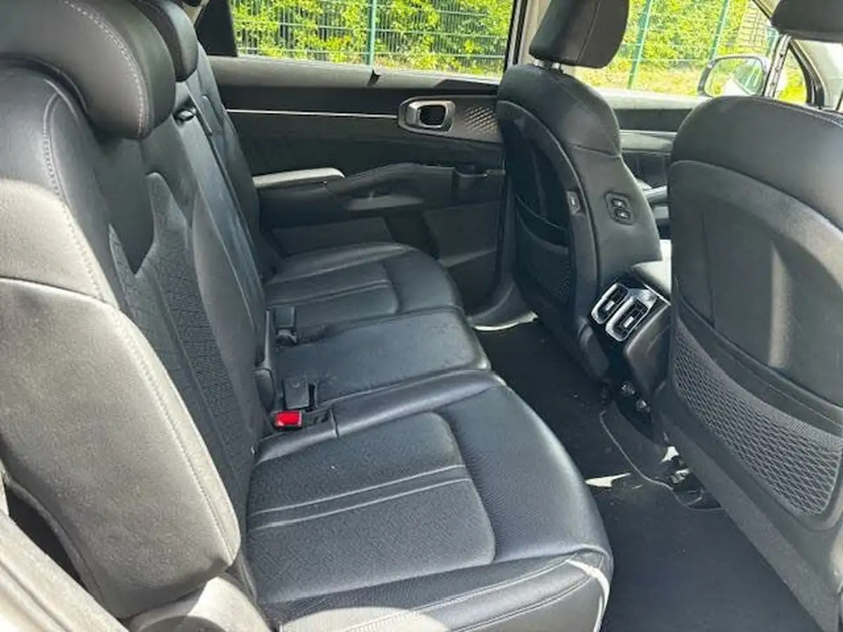 2022-kia-sorento-16-t-gdi-3-226bhp-hev-big-13