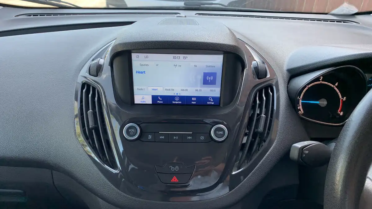 2020-ford-tourneo-courier-15tdci-titanium-big-9