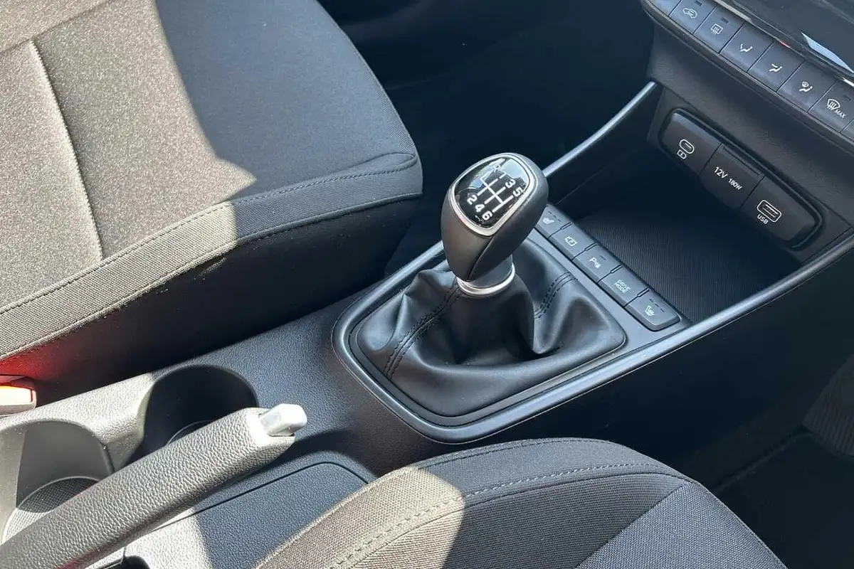 2025-hyundai-i20-10-t-gdi-premium-big-7