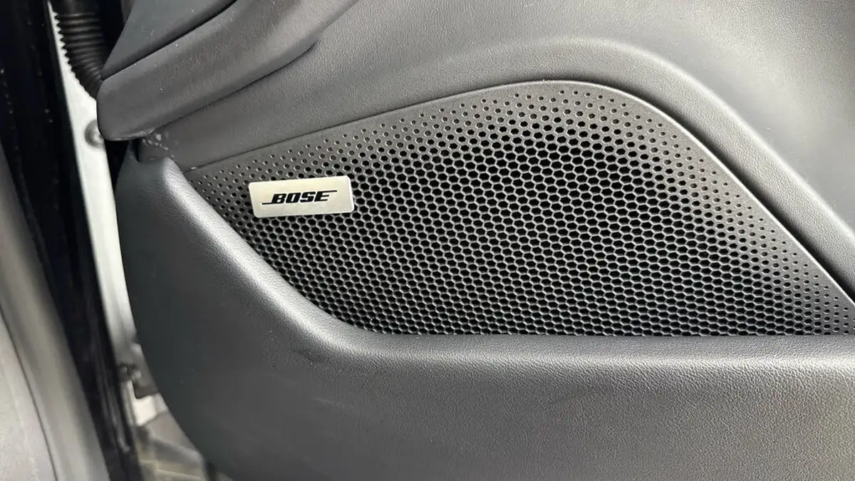 2020-porsche-taycan-e-turbo-big-23