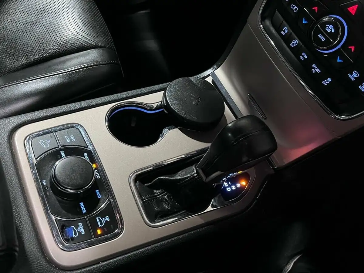 2017-jeep-grand-cherokee-30crd-summit-big-12