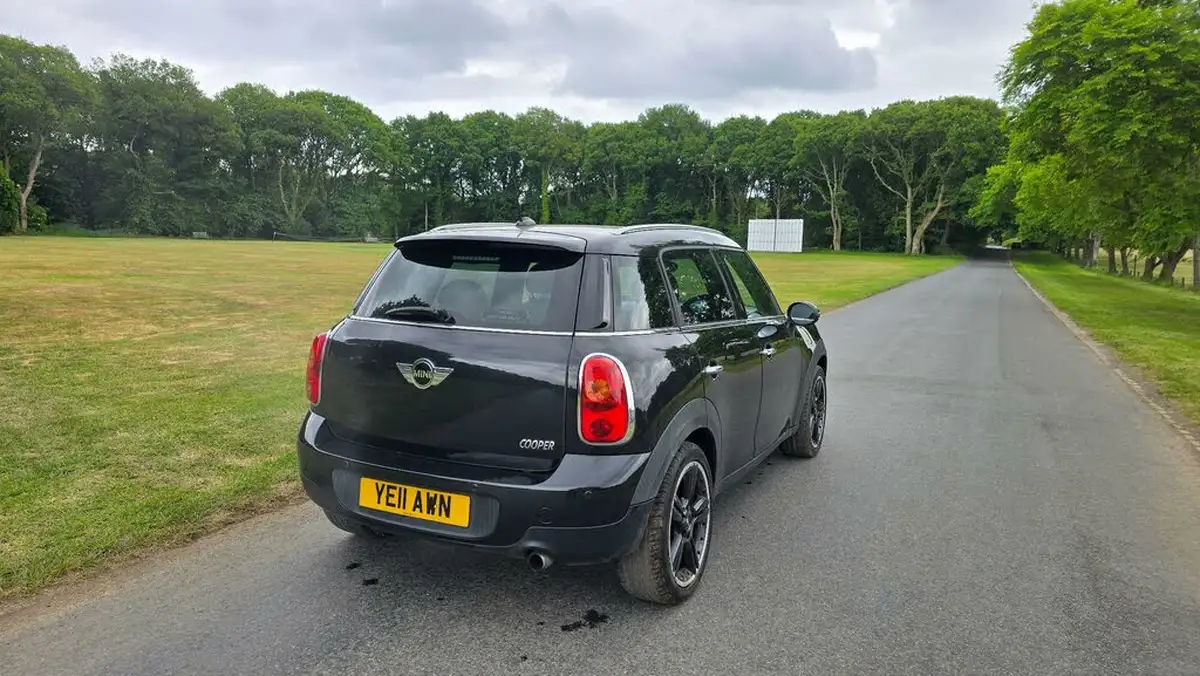 2011-mini-countryman-16-cooper-pepper-big-12