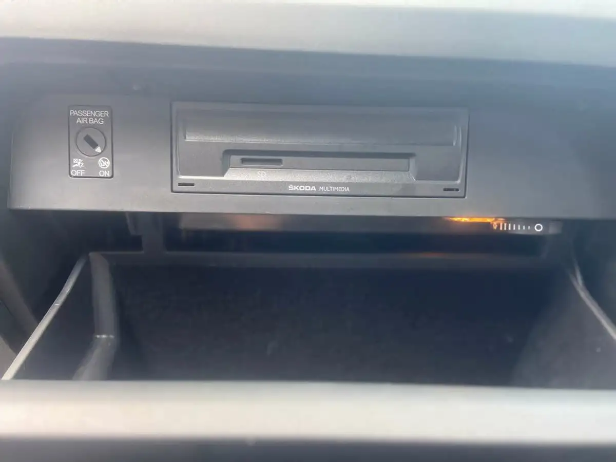 2018-skoda-octavia-16tdi-se-scr-estate-dsg-big-43