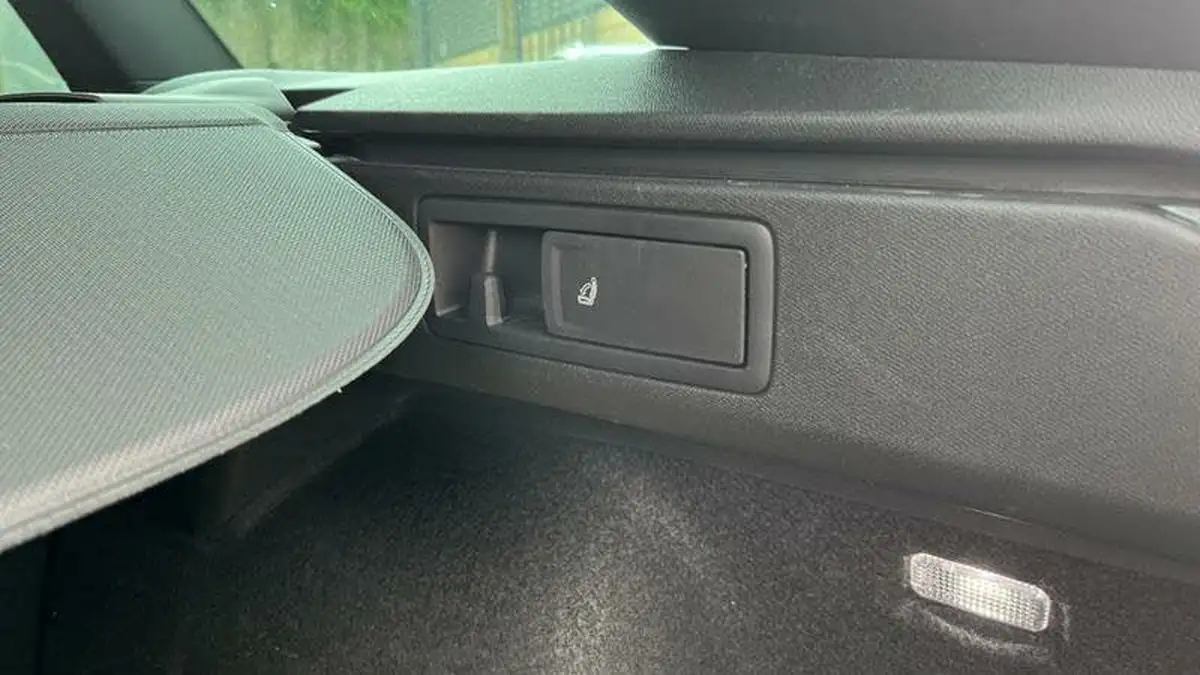 2024-seat-leon-14-e-hybrid-fr-sport-estate-big-17