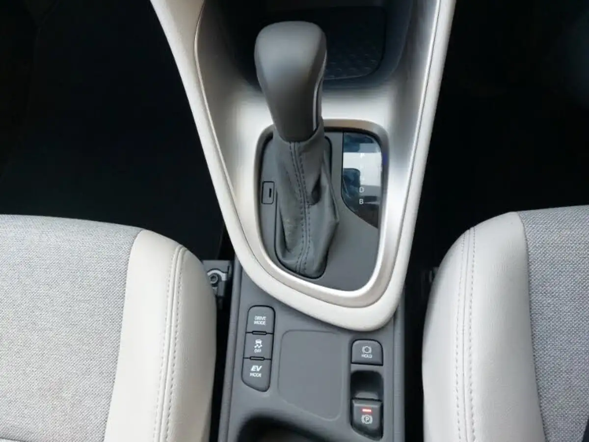 2023-toyota-yaris-15-vvt-i-excel-big-17