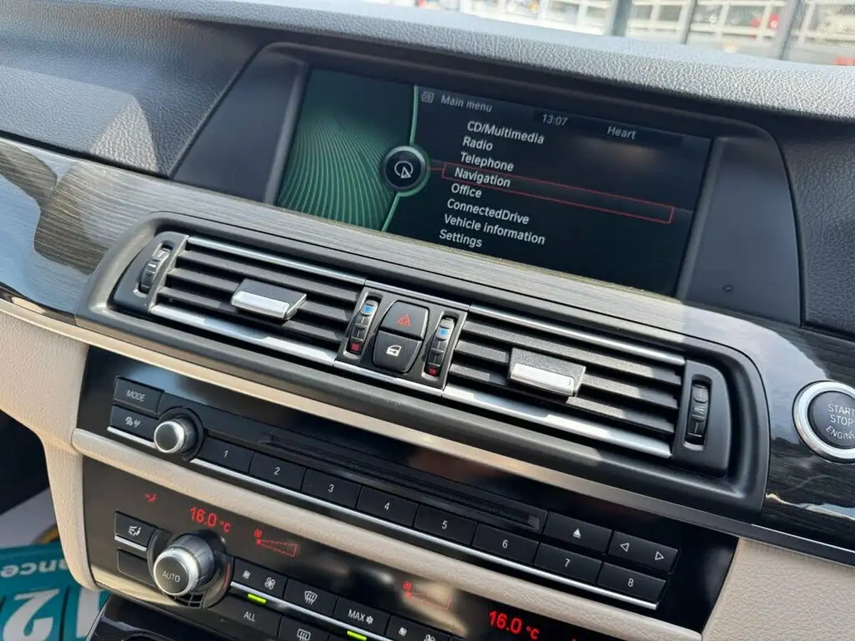 2010-bmw-5-series-44-550i-m-sport-big-38
