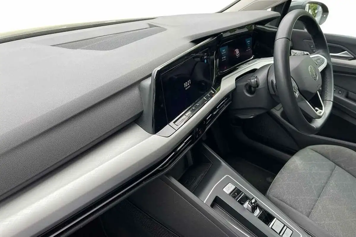 2023-volkswagen-golf-10-etsi-life-estate-big-1
