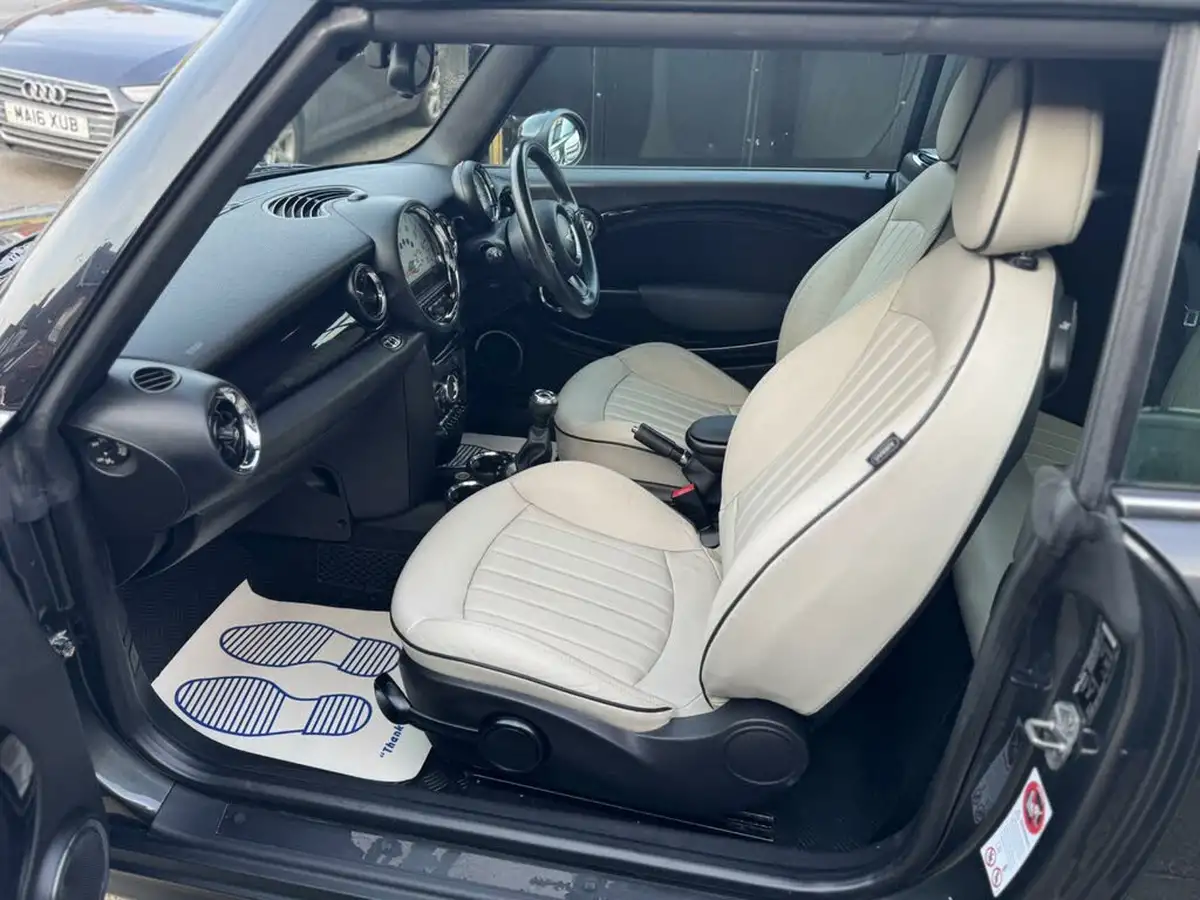 2011-mini-cooper-16-cooper-s-convertible-2d-big-38