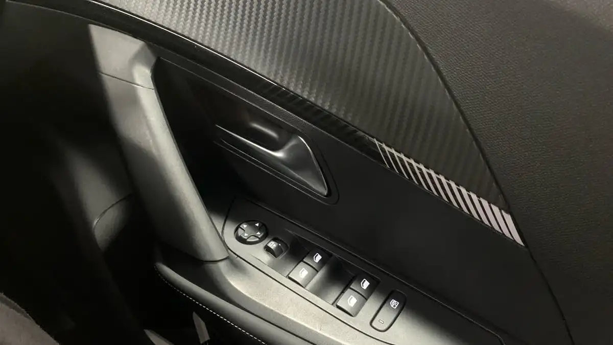 2024-peugeot-2008-suv-e-allure-136ps-50kwh-big-21