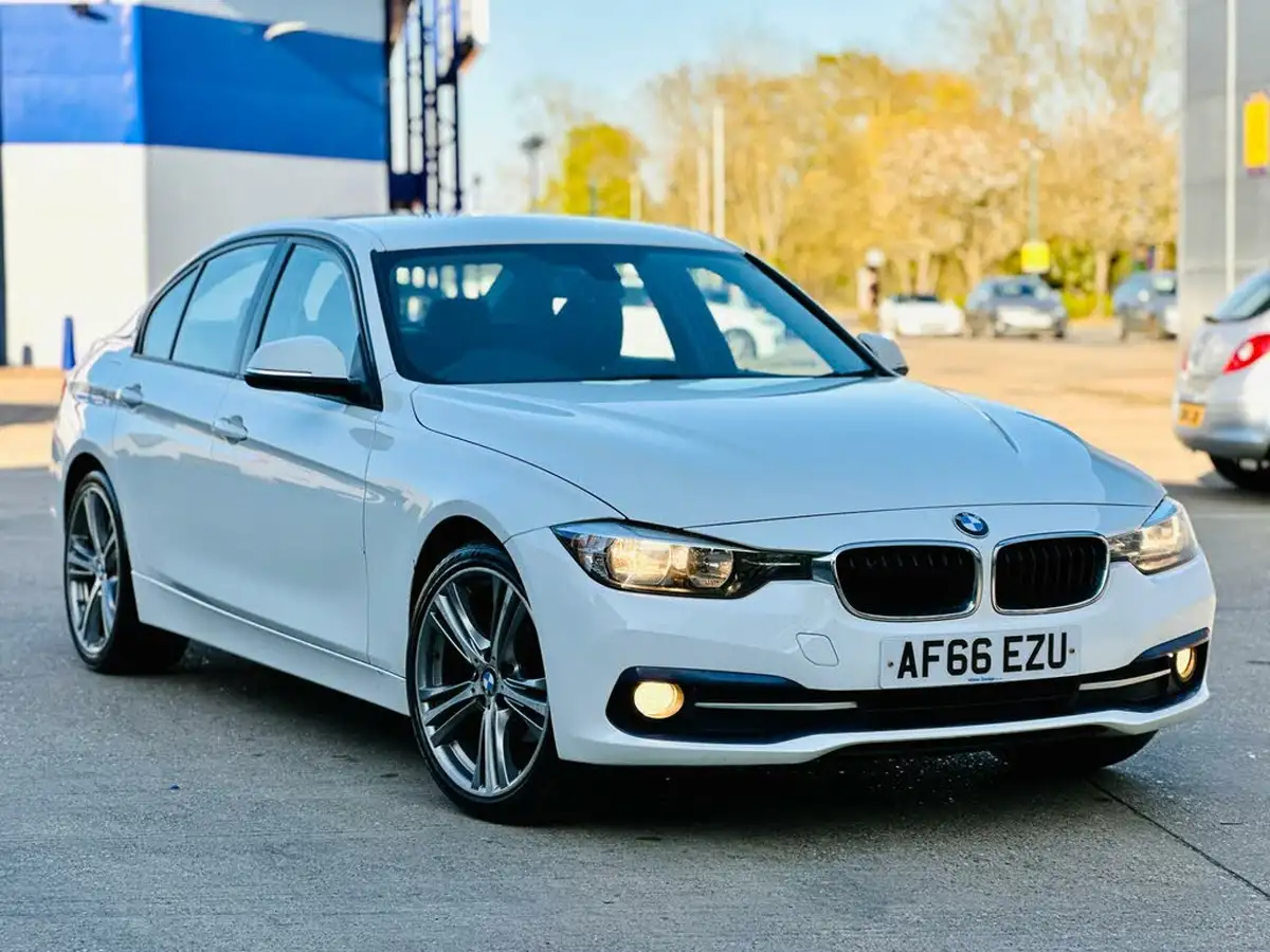 2016-bmw-3-series-15-318i-sport-saloon-4d-big-33