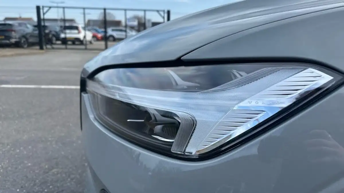2023-volvo-xc60-20td-b4-plus-big-22