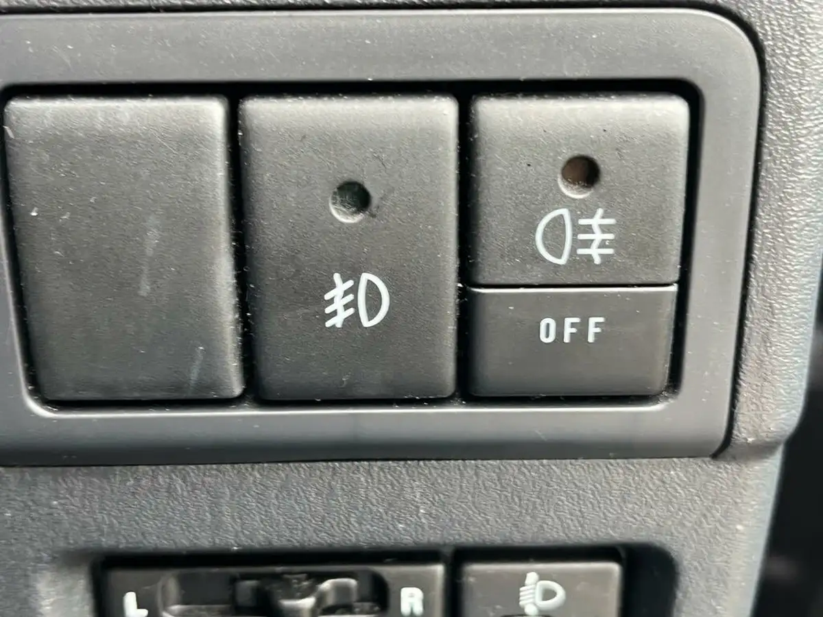 2011-suzuki-jimny-13-sz3-big-16