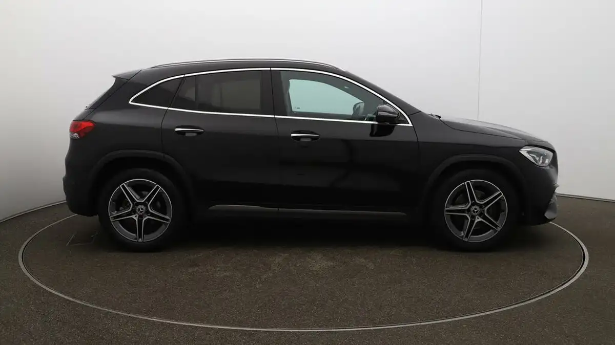 2022-mercedes-benz-gla-class-13-gla-180-amg-line-premium-big-40
