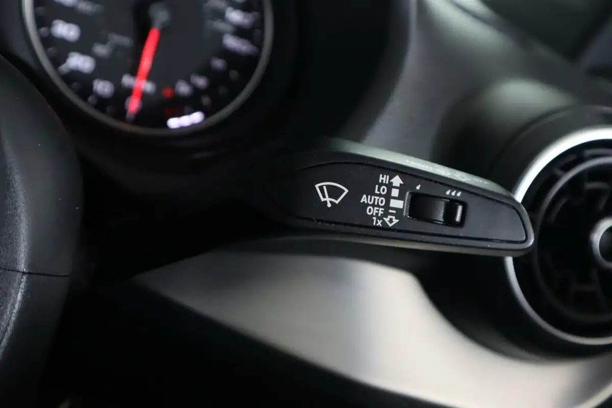 2018-audi-q2-16tdi-s-line-115ps-big-27