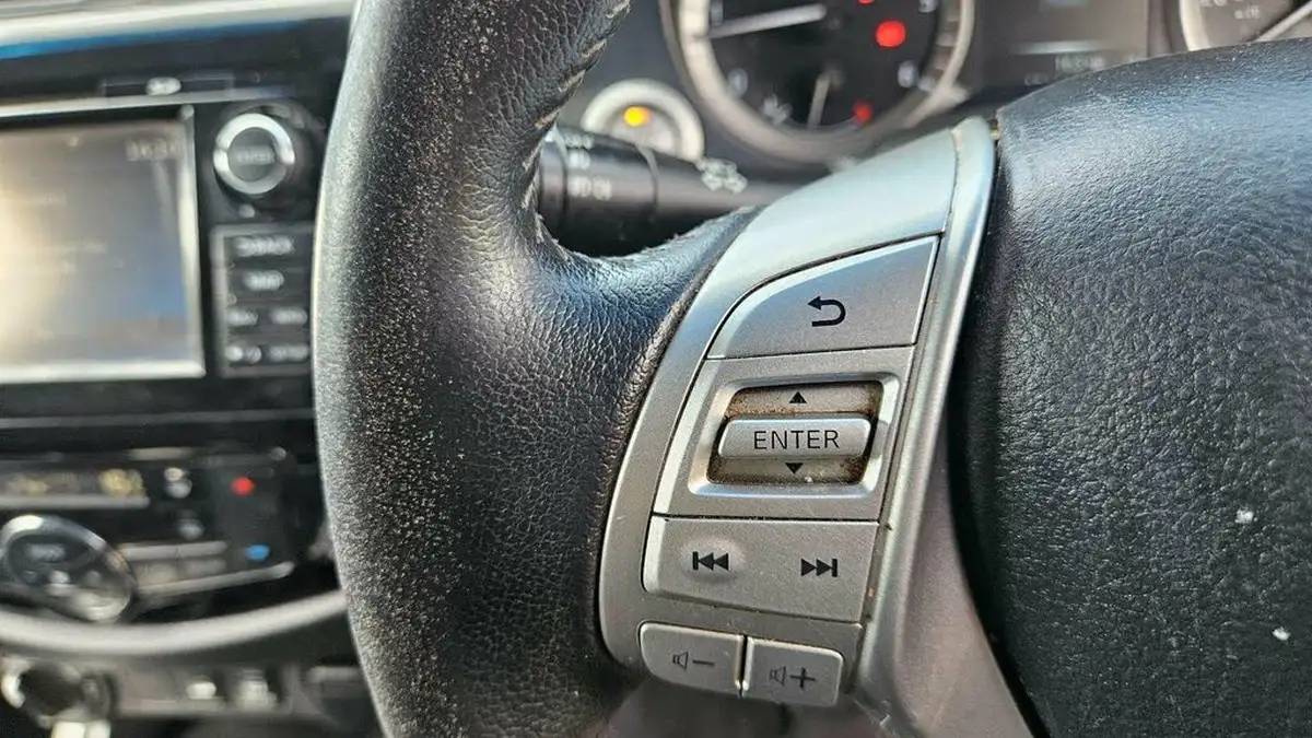 2017-nissan-navara-23dci-tekna-big-29