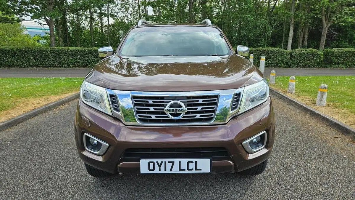 2017-nissan-navara-23dci-tekna-big-1