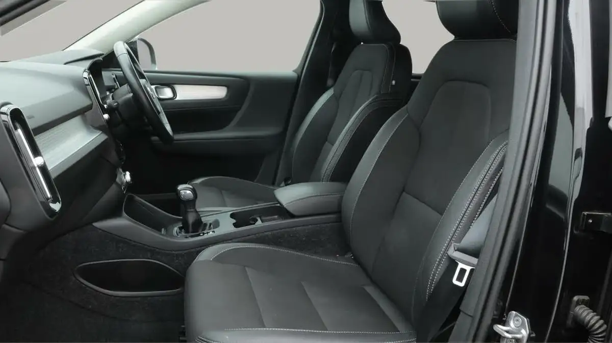 2019-volvo-xc40-20td-d3-momentum-big-14