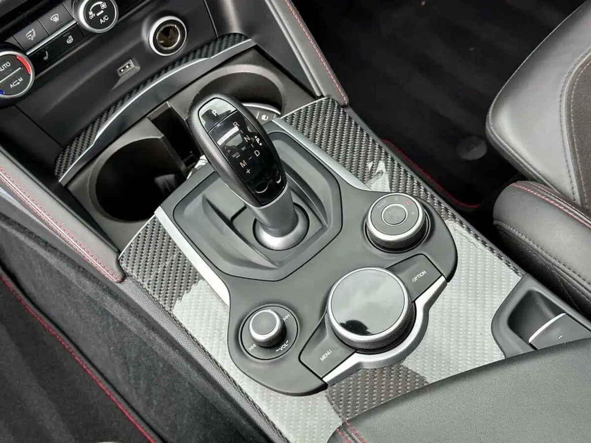 2019-alfa-romeo-stelvio-29-biturbo-quadrifoglio-big-22