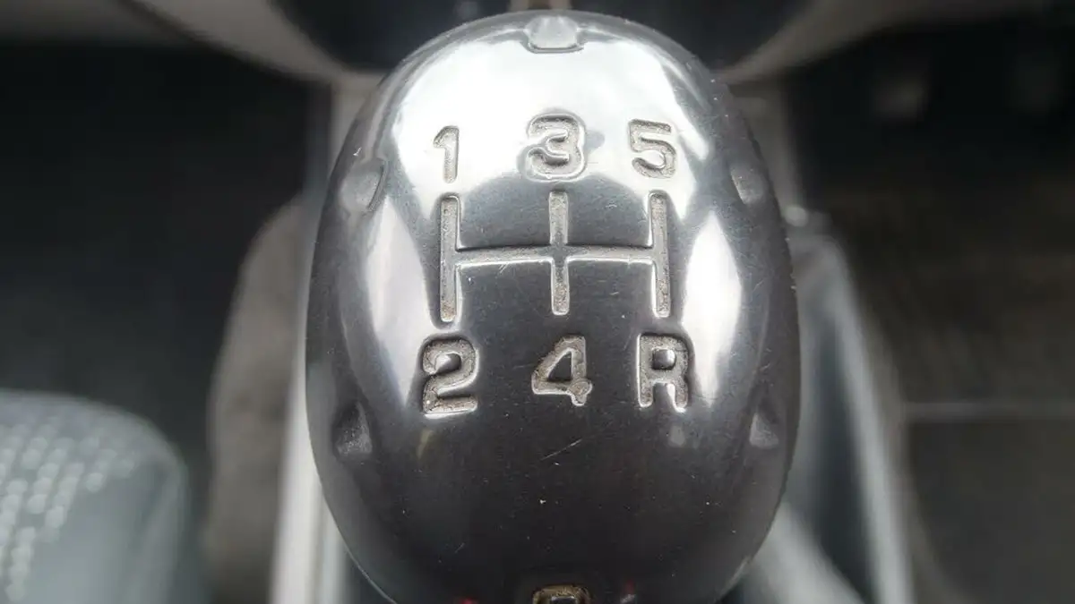 2010-mitsubishi-l200-25td-trojan-big-45
