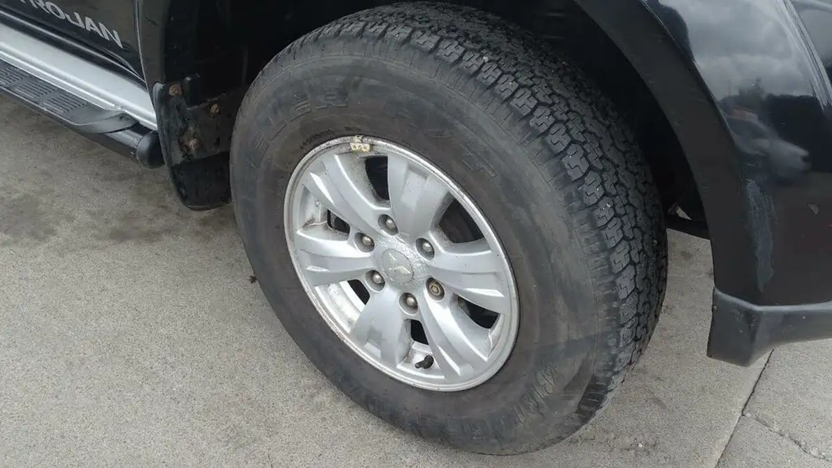 2010-mitsubishi-l200-25td-trojan-big-17