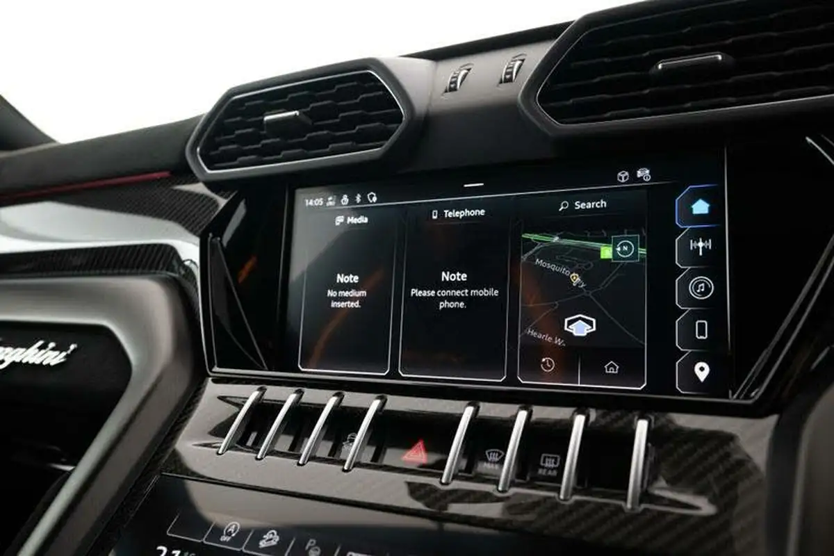 2024-lamborghini-urus-40-no-trim-big-13