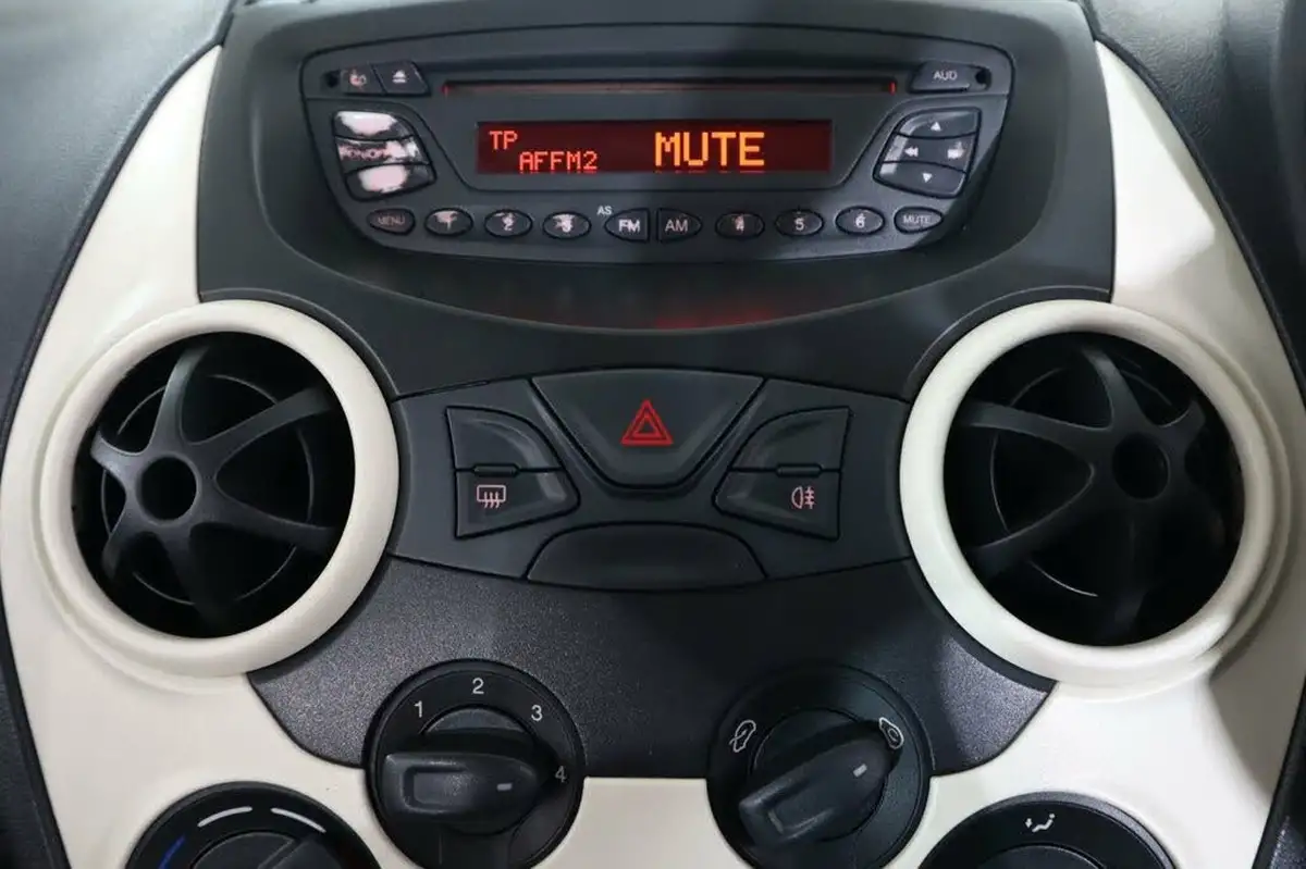 2009-ford-ka-12-studio-big-19