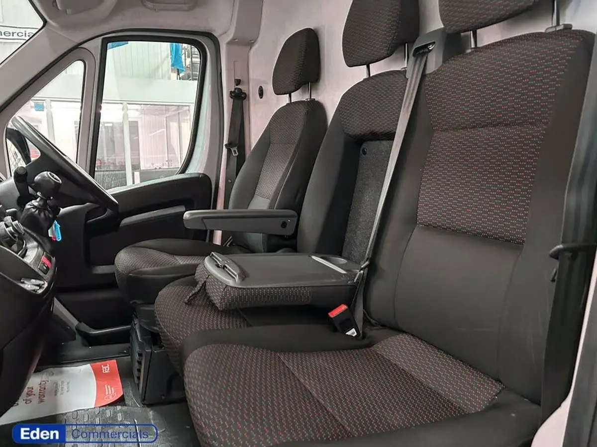 2022-citroen-relay-22bluehdi-35-l3h2-enterprise-panel-big-9